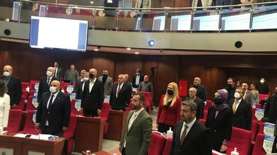 İzmit Meclisi’nde Ata’ya saygı duruşu!